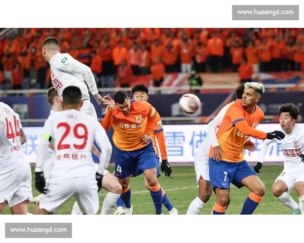 海港 1-3 遭逆转!先赛 1 场仅领先成都 2 分,中超争冠变天 海港 1-3 遭逆转!先赛 1 场仅领先成都 2 分,中超争冠变天